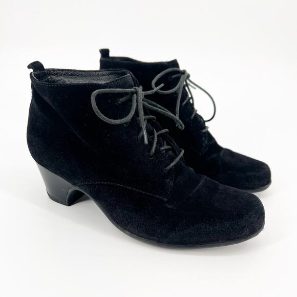 Clarks Leyden Bell Lace Up Bootie 7.5M Black Suede Leather Heeled Oxford 31530 - Picture 1 of 11